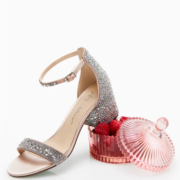 Mari Champagne heels from Betsey Johnson - Picture 2 of 10